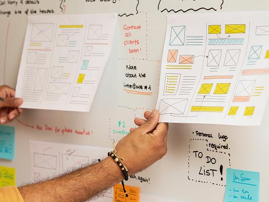 LP_MVPsoftware_view-man-holding-paper-pieces.png