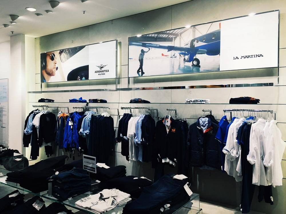 Verkaufsraum eines Bekleidungsgeschäftes